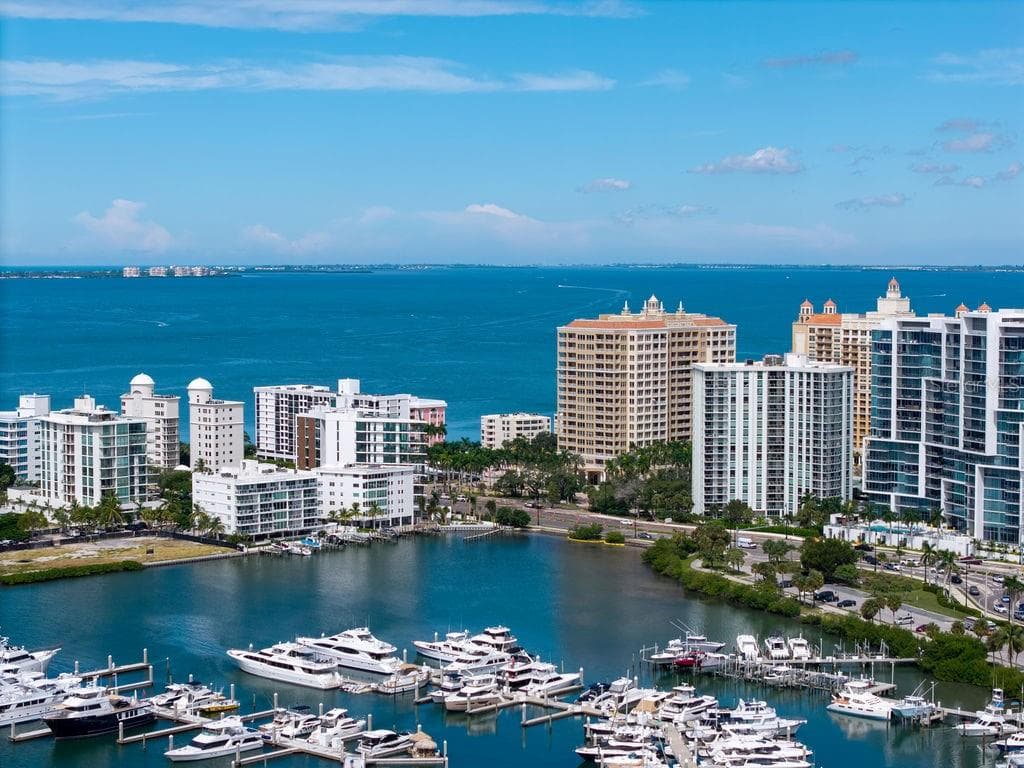 35 WATERGATE DR #804