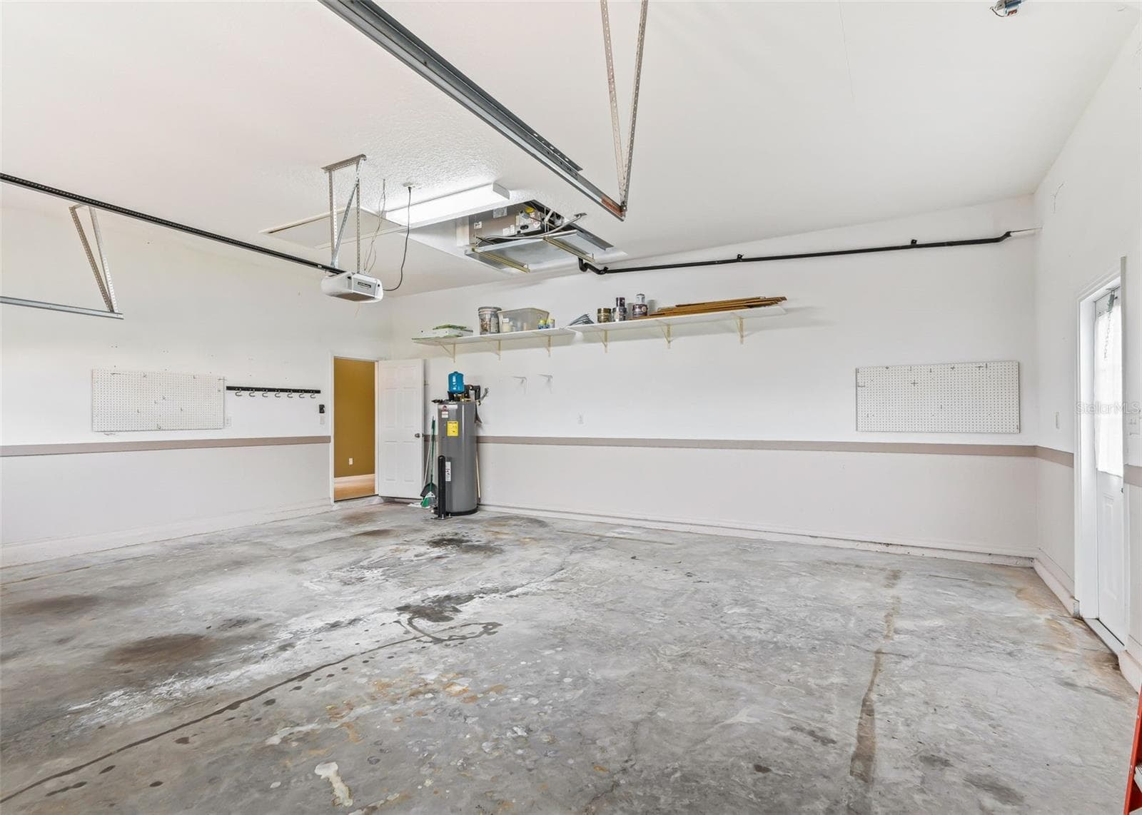 Oversized garage - 12439 SE 176TH LOOP, SUMMERFIELD