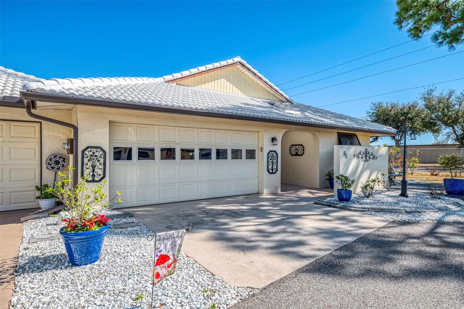 32 PEBBLE ROCK DR