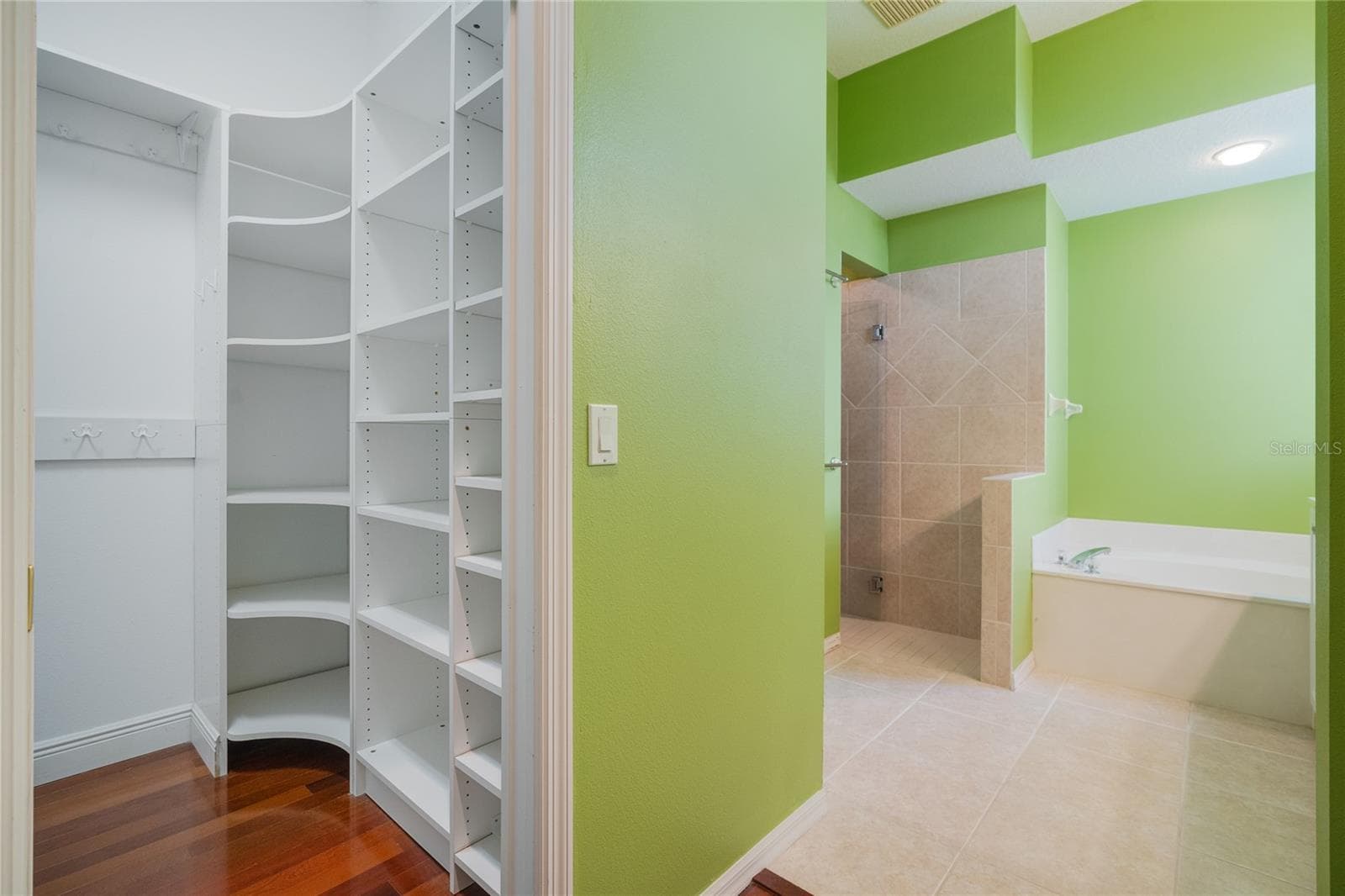 Current wall color - 192 TALL TREES CT, SARASOTA