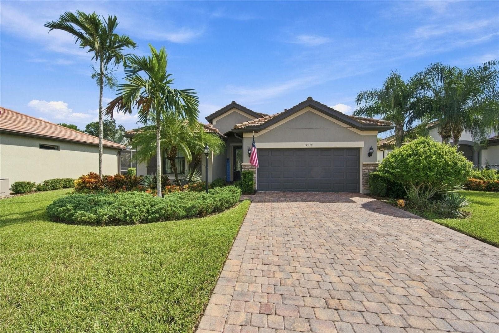 Single Family Residence at 17218 SEAFORD WAY, LAKEWOOD RANCH, photo 2 of 98