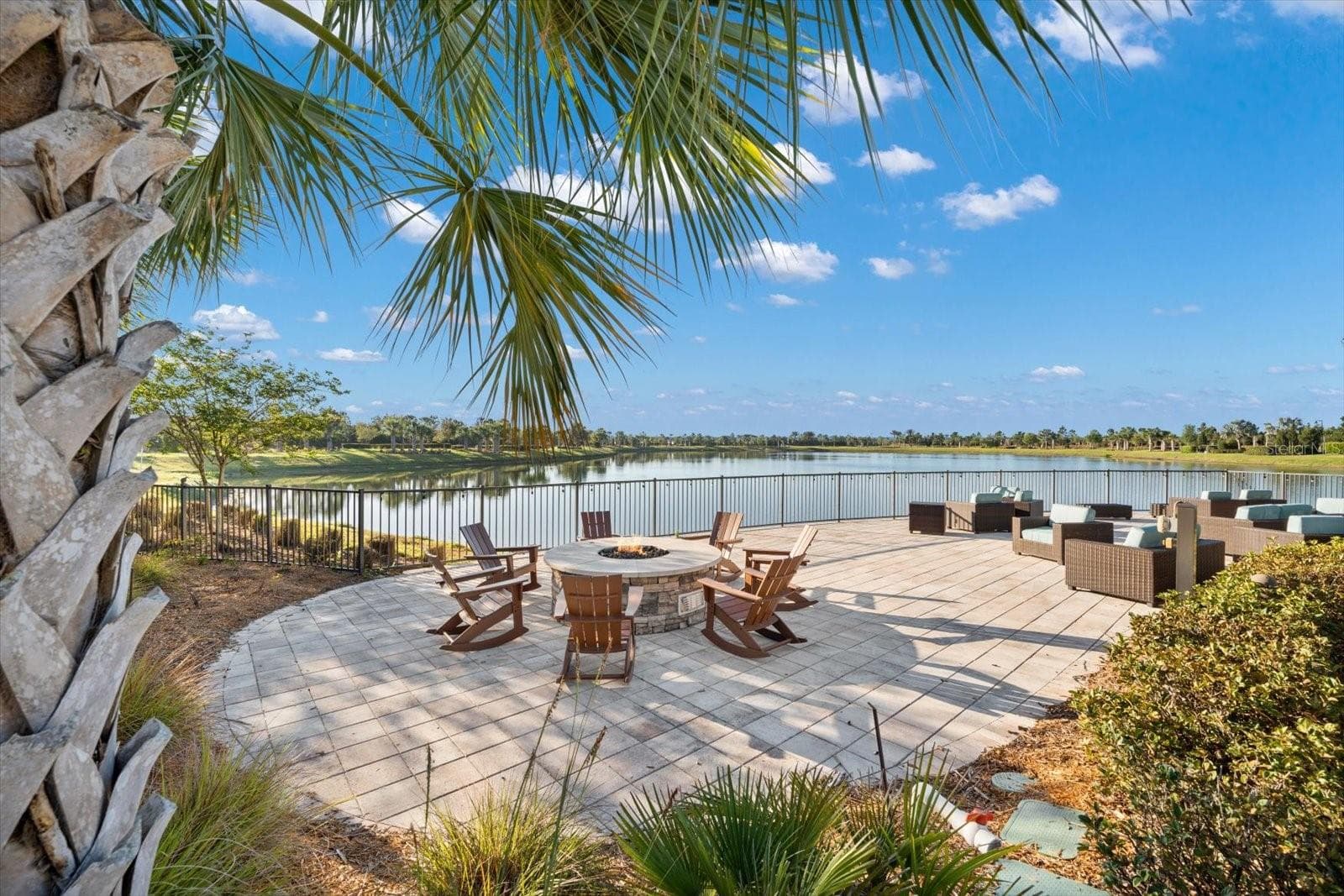 Single Family Residence at 17218 SEAFORD WAY, LAKEWOOD RANCH, photo 73 of 98