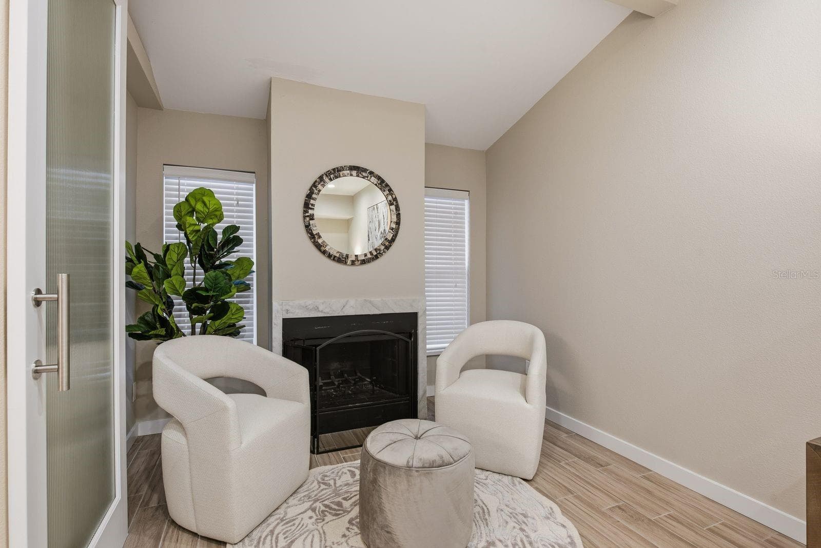 Primary Bedroom sitting area - 4811 BAYSHORE BLVD #303, TAMPA