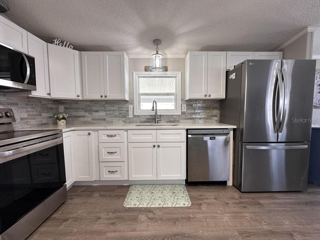 Manufactured Home at 122 W SAINT ANNES CIR, APOLLO BEACH, photo 6 of 12