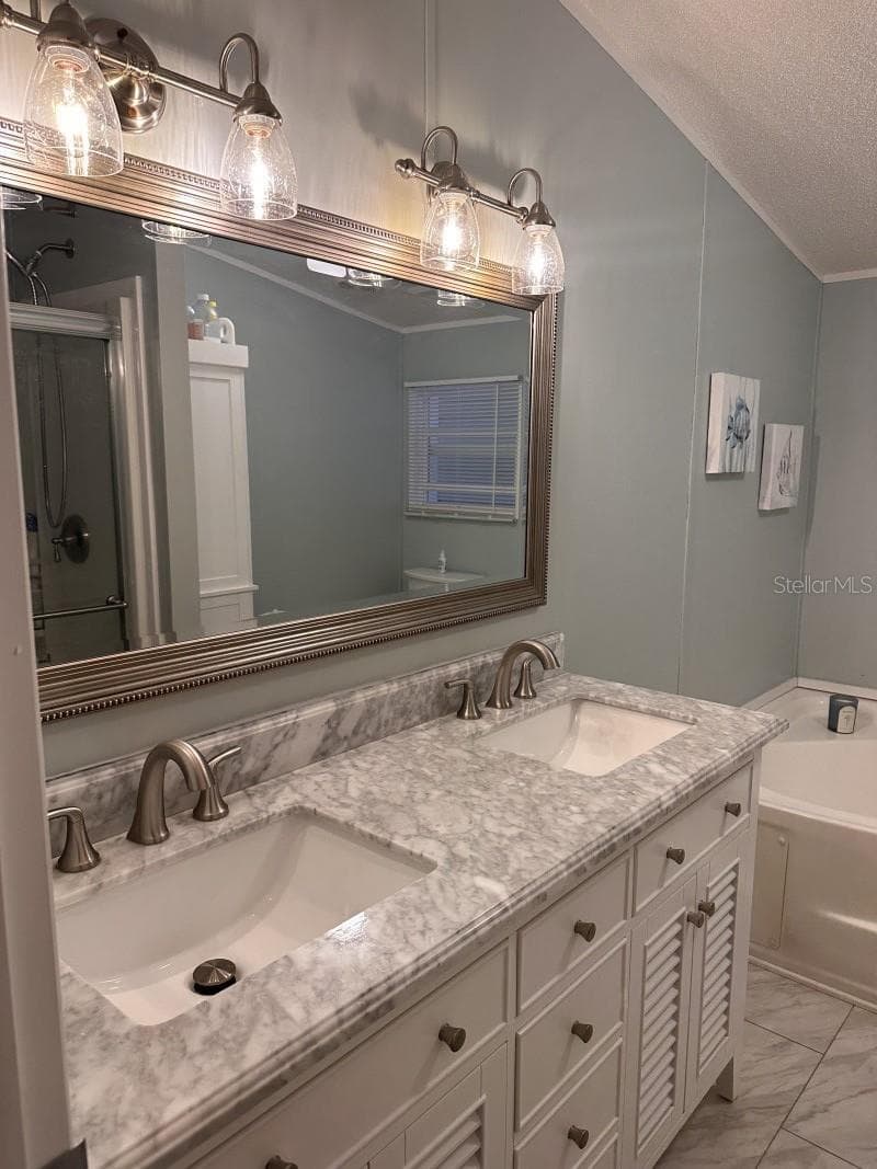Manufactured Home at 122 W SAINT ANNES CIR, APOLLO BEACH, photo 8 of 12