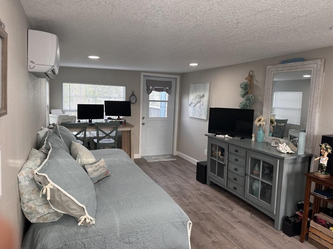 Manufactured Home at 122 W SAINT ANNES CIR, APOLLO BEACH, photo 10 of 12