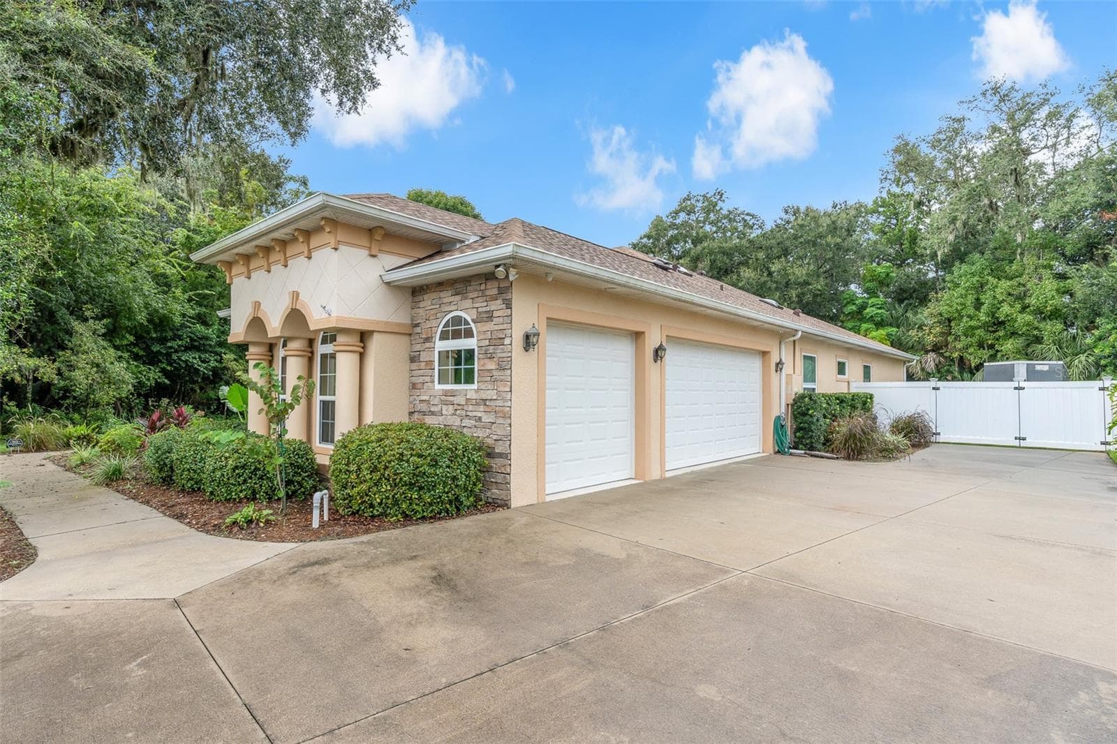 Single Family Residence at 3384 COUNTRY MANOR DR, SOUTH DAYTONA, photo 4 of 53