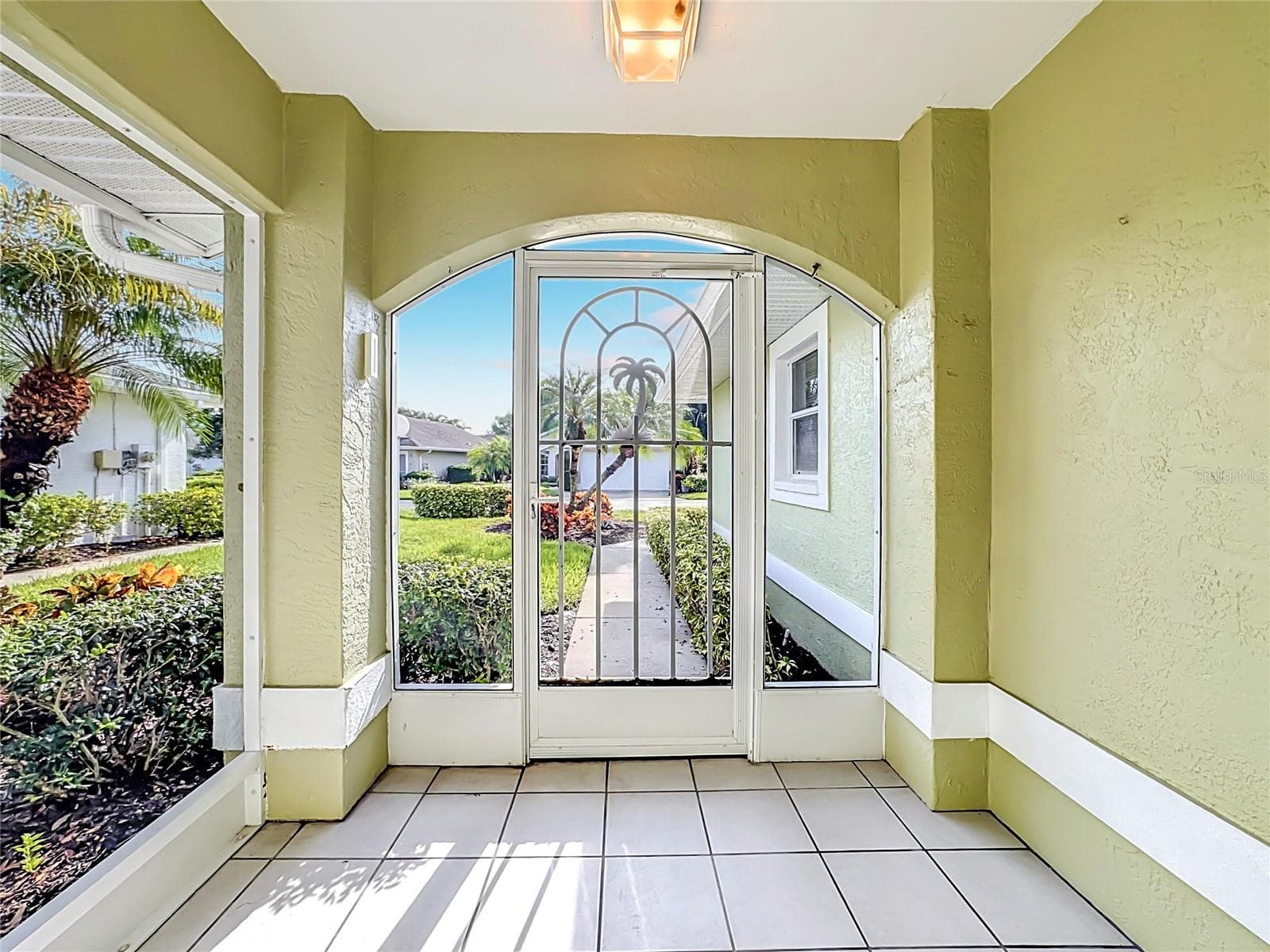 Front Entryway - 4547 FERN DR, BRADENTON