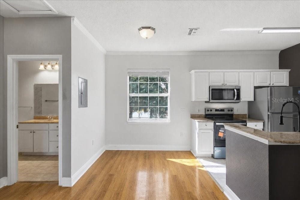 Dinning space and Kitchen - 341 SOUTHERN PECAN CIR #202, WINTER GARDEN