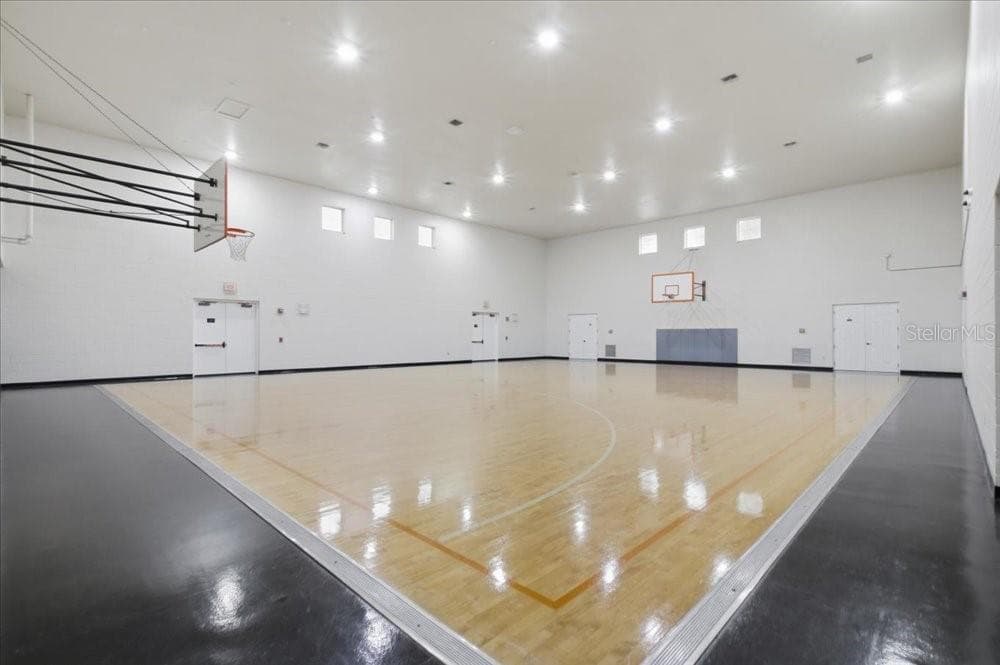 Basketball court - 341 SOUTHERN PECAN CIR #202, WINTER GARDEN