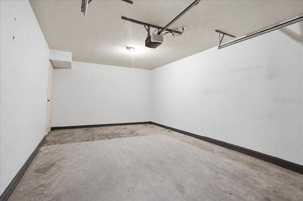 Garage - 341 SOUTHERN PECAN CIR #202, WINTER GARDEN