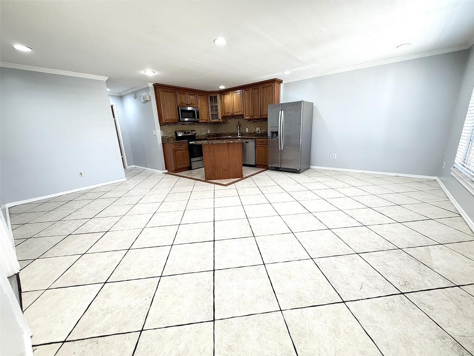Half Duplex at 825 QUAIL HOLLOW DR, ORLANDO, photo 5 of 23