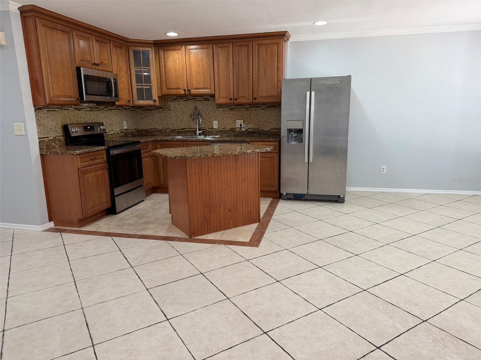 Half Duplex at 825 QUAIL HOLLOW DR, ORLANDO, photo 9 of 23