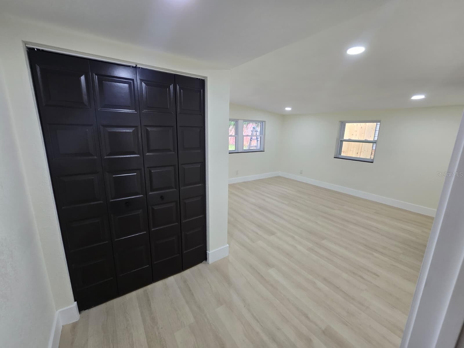Single Family Residence at 9505 N WILLOW AVE, TAMPA, photo 28 of 52