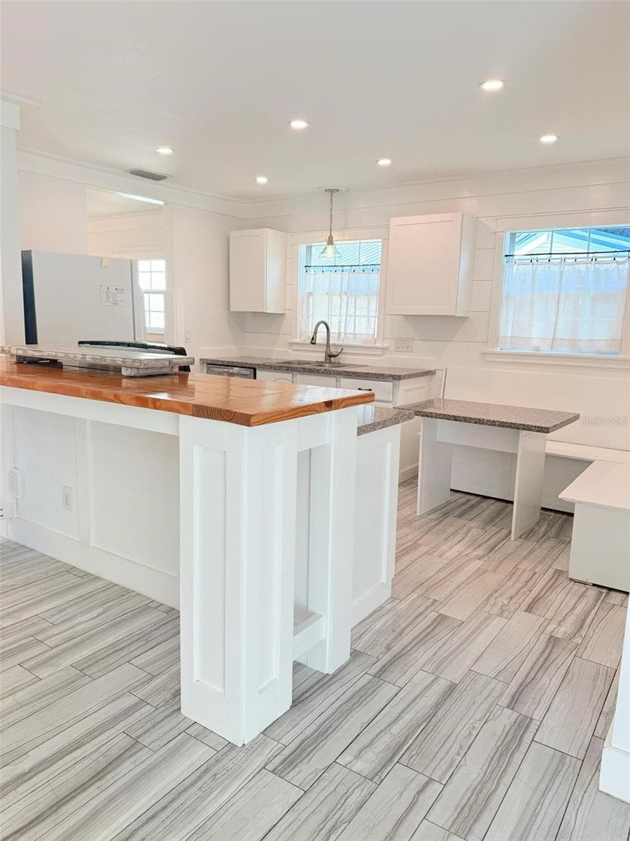 Single Family Residence at 5030 ST MICHAEL AVE, BELLE ISLE, photo 6 of 16