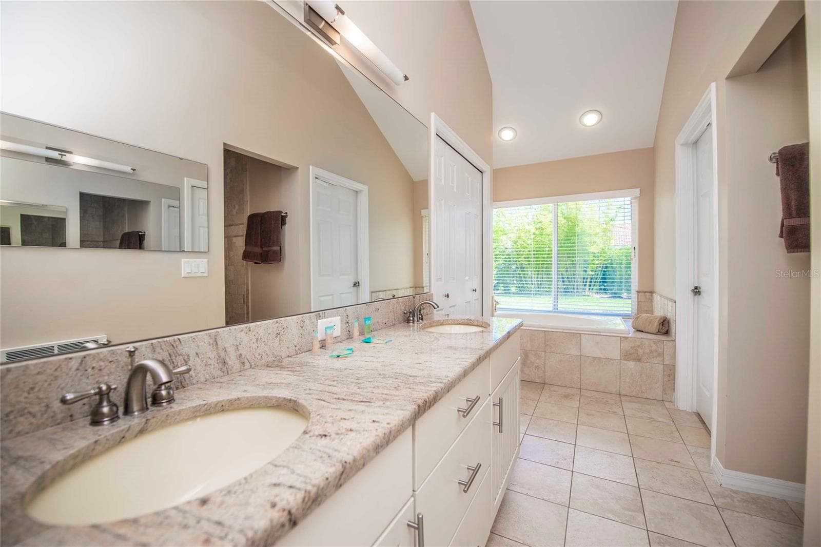 Single Family Residence at 12941 BELLERIVE DR, CLERMONT, photo 13 of 36