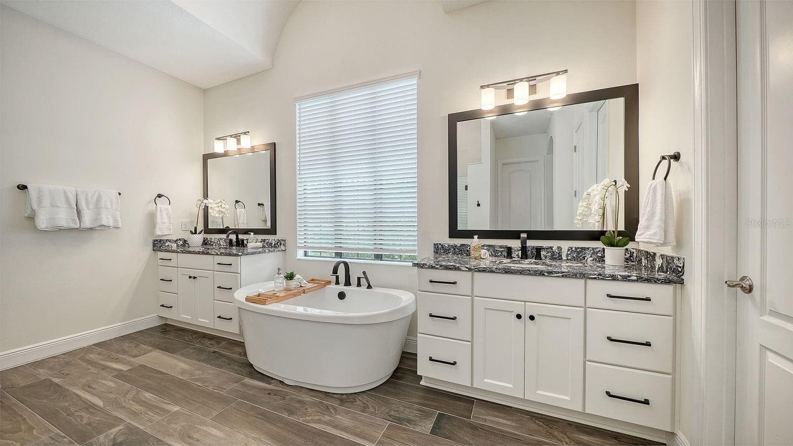 Single Family Residence at 16720 BERWICK TER, LAKEWOOD RANCH, photo 19 of 57