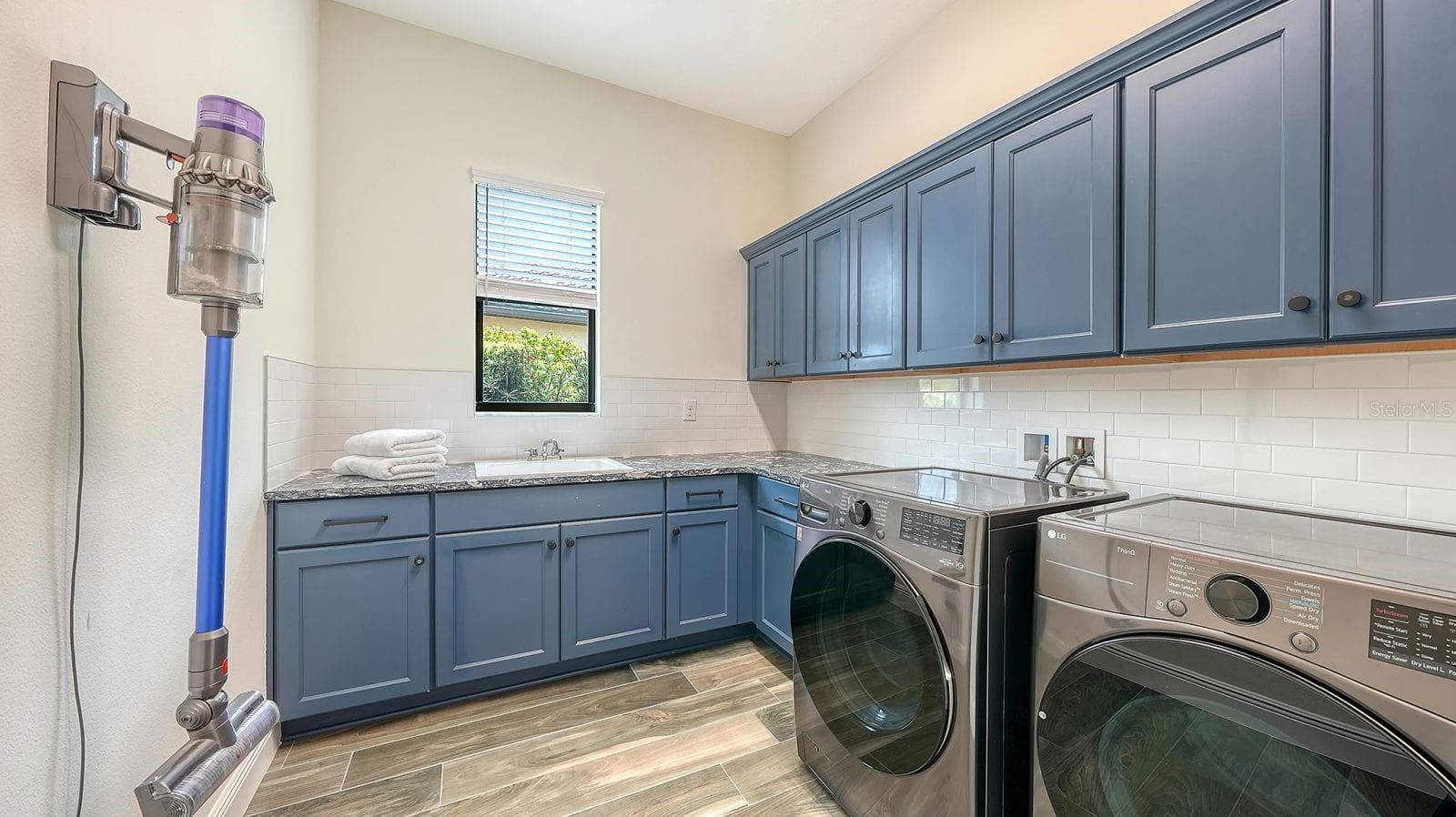 Single Family Residence at 16720 BERWICK TER, LAKEWOOD RANCH, photo 27 of 57