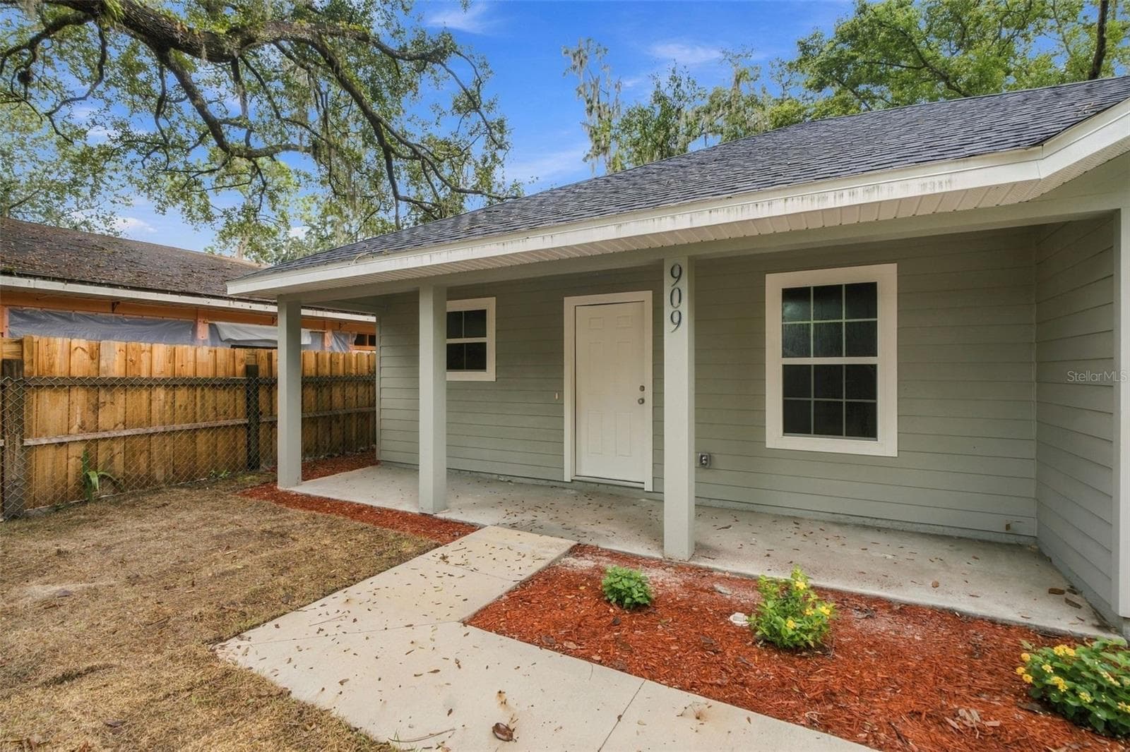 Single Family Residence at 909 NE 18TH TER, GAINESVILLE, photo 2 of 24