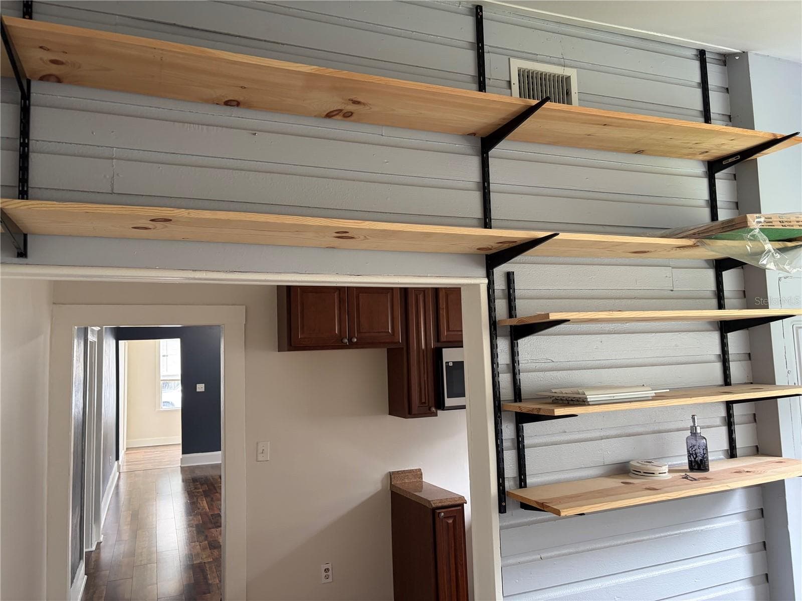 Shelving in - 1199 KING AVE, LAKELAND