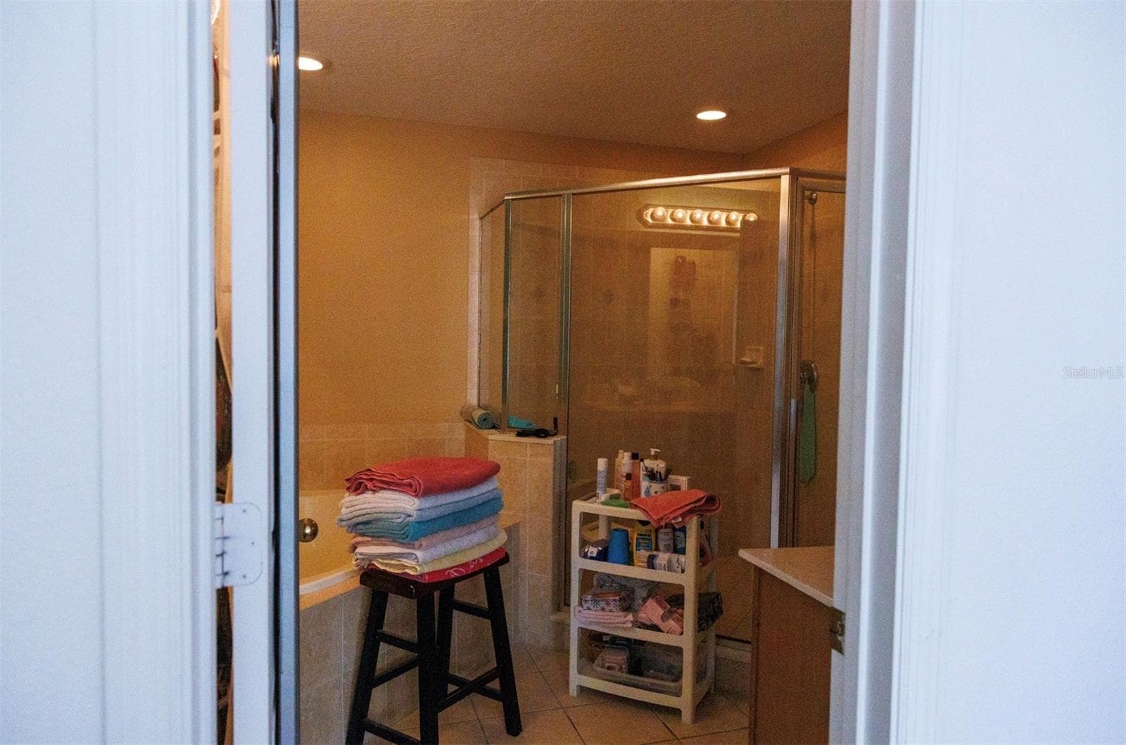 Primary bath shower and soaker tub - 1128 TRAVERTINE TER, SANFORD