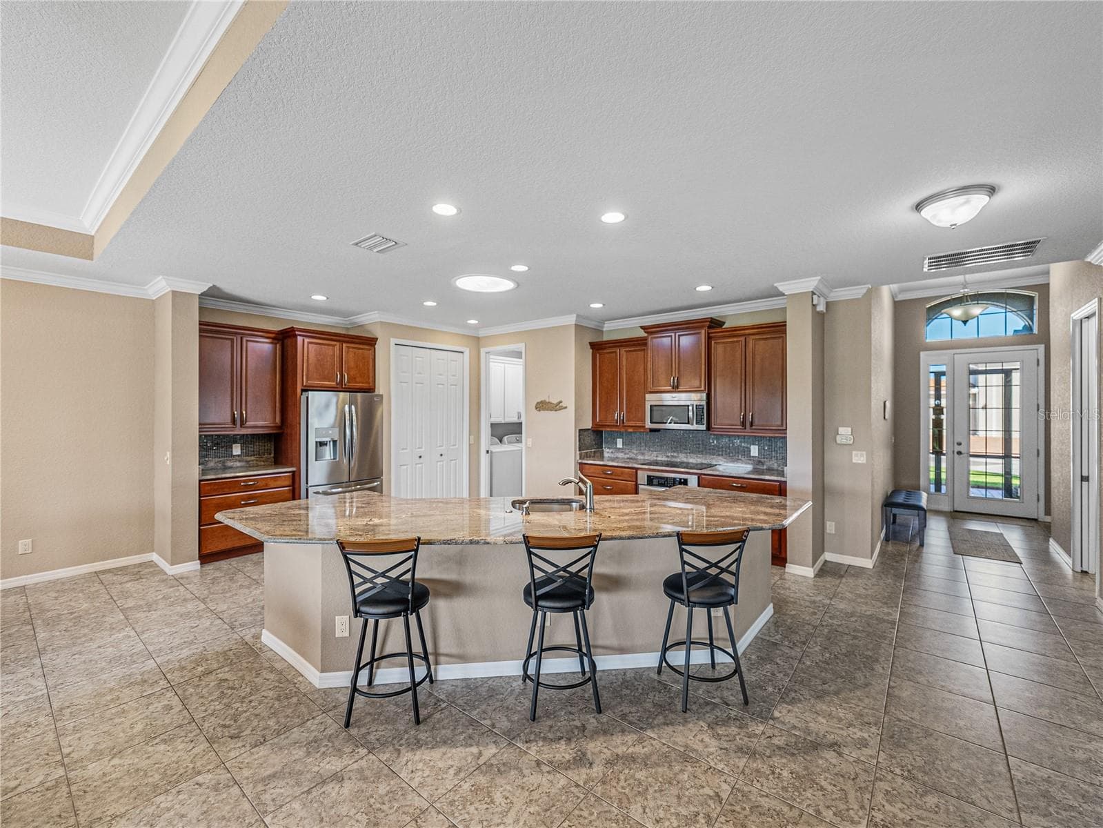 Breakfast bar & kitchen - 3834 LITCHFIELD LOOP, LAKE WALES