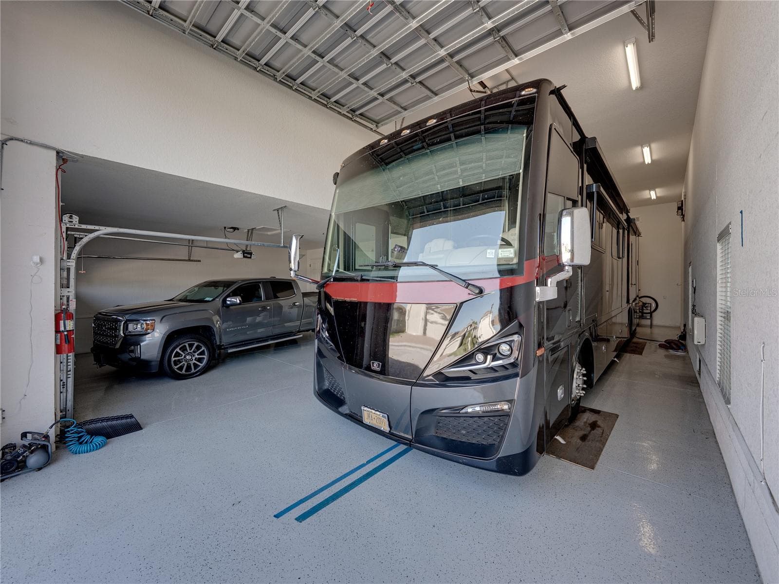 RV garage - 3834 LITCHFIELD LOOP, LAKE WALES