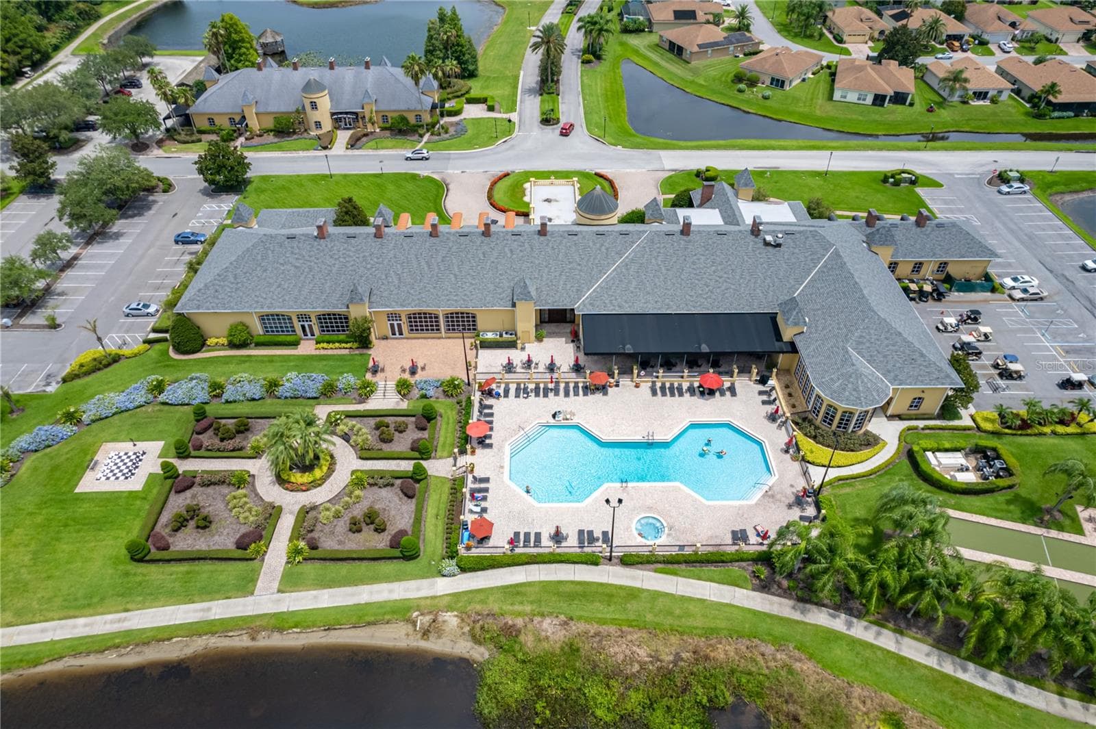 Back of clubhouse & outdoor pool - 3834 LITCHFIELD LOOP, LAKE WALES