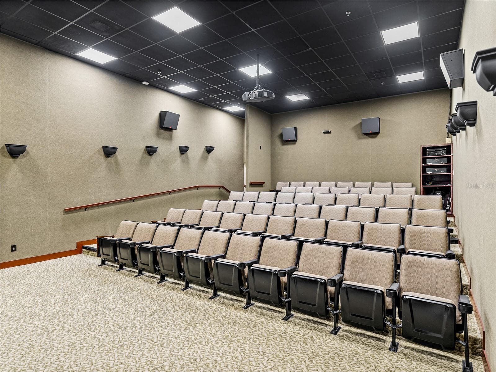 Clubhouse theater - 3834 LITCHFIELD LOOP, LAKE WALES