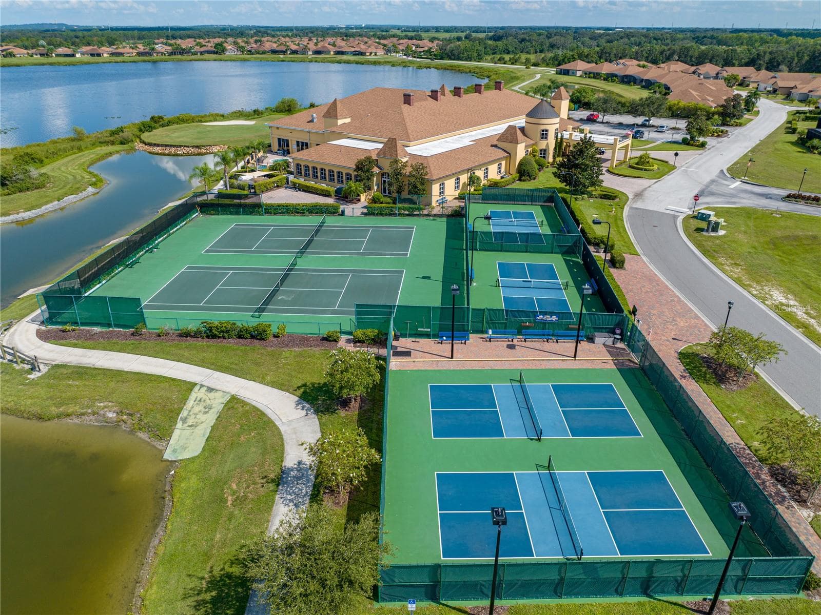 HFC lighted pickleball & tennis courts - 3834 LITCHFIELD LOOP, LAKE WALES