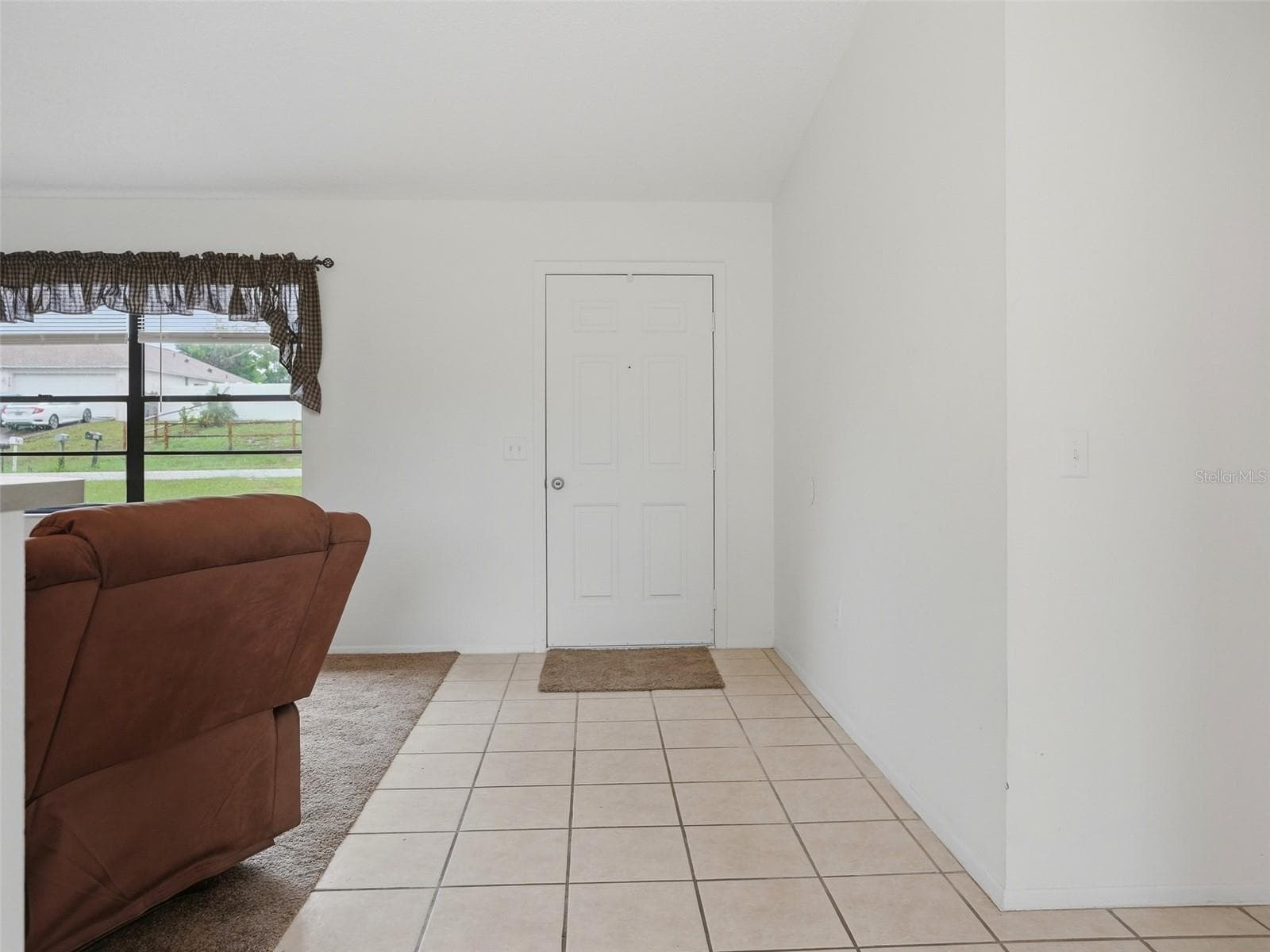 Single Family Residence at 301 KILLINGER AVE, SPRING HILL, photo 3 of 30