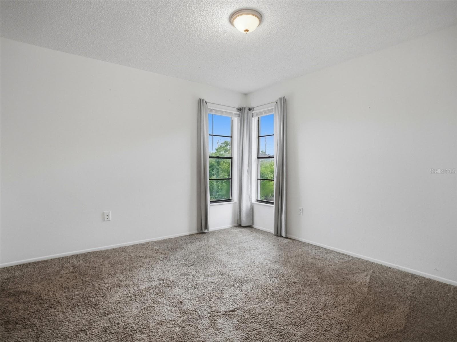 Single Family Residence at 301 KILLINGER AVE, SPRING HILL, photo 15 of 30