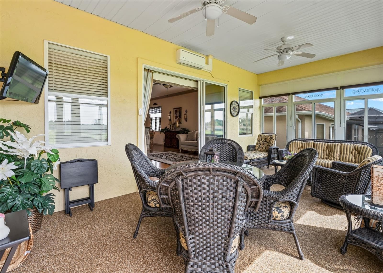 Florida Rm w/Chattahoochee River Rock flooring - 17021 SE 115TH TERRACE RD, SUMMERFIELD