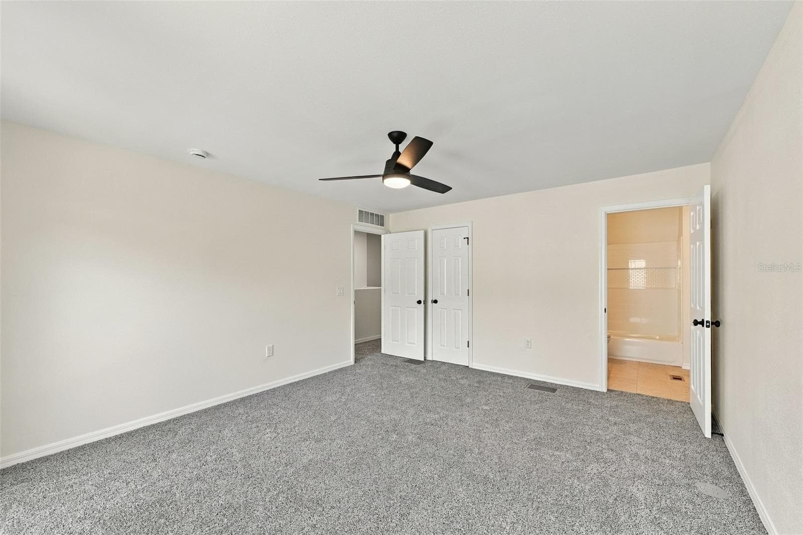 Townhouse at 9951 ASHBURN LAKE DR, TAMPA, photo 25 of 44