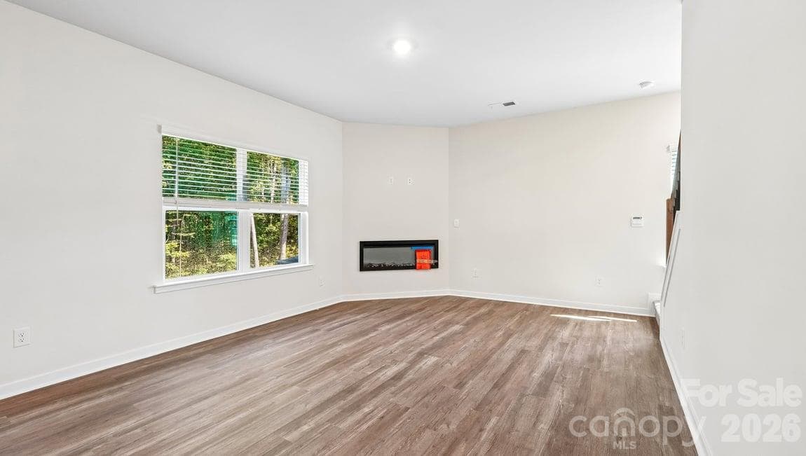 Single Family Residence at 602 Dazzle Loop, Newton, photo 12 of 57