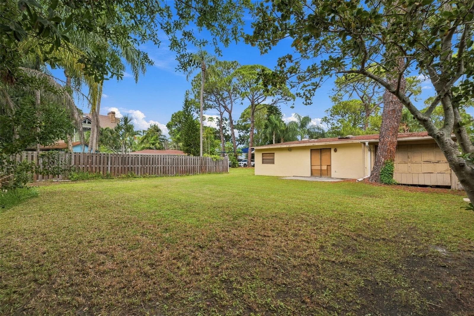 Single Family Residence at 511 TENNESSEE AVE, CRYSTAL BEACH, photo 6 of 17