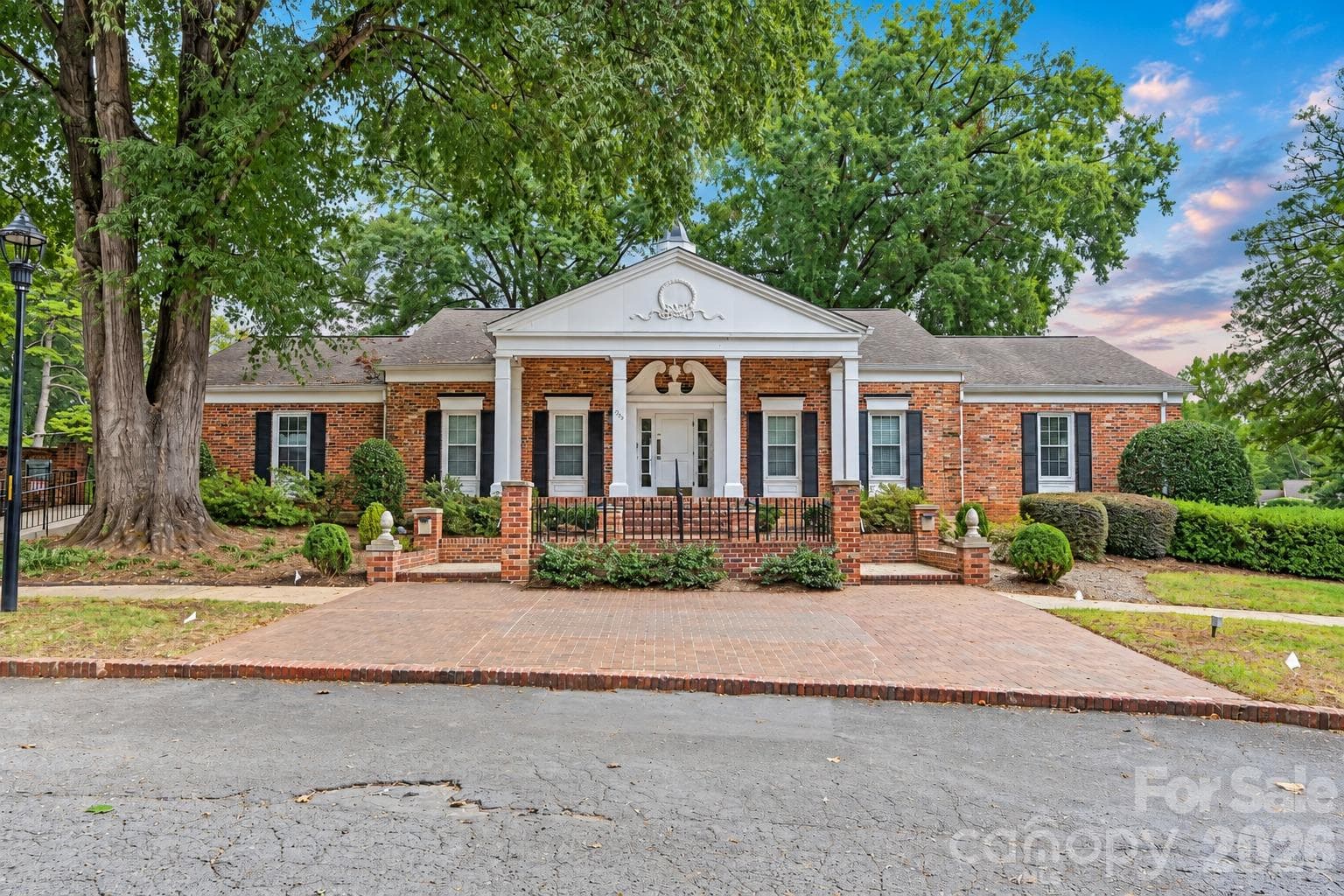 Condominium at 8303 Meadow Lakes Drive, Charlotte, photo 21 of 26