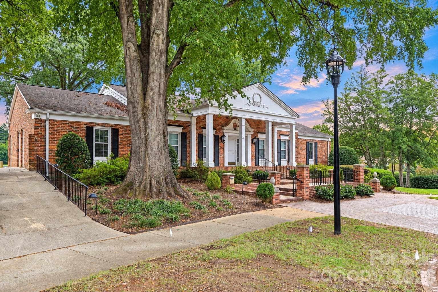 Condominium at 8303 Meadow Lakes Drive, Charlotte, photo 22 of 26