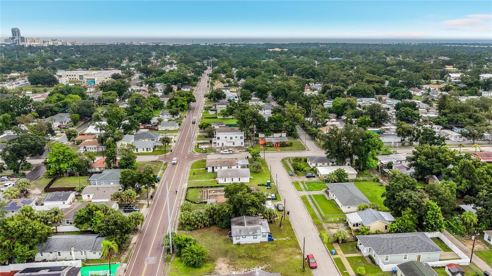 Single Family Residence at 2135 OAKLEY AVE S, ST PETERSBURG, photo 26 of 28