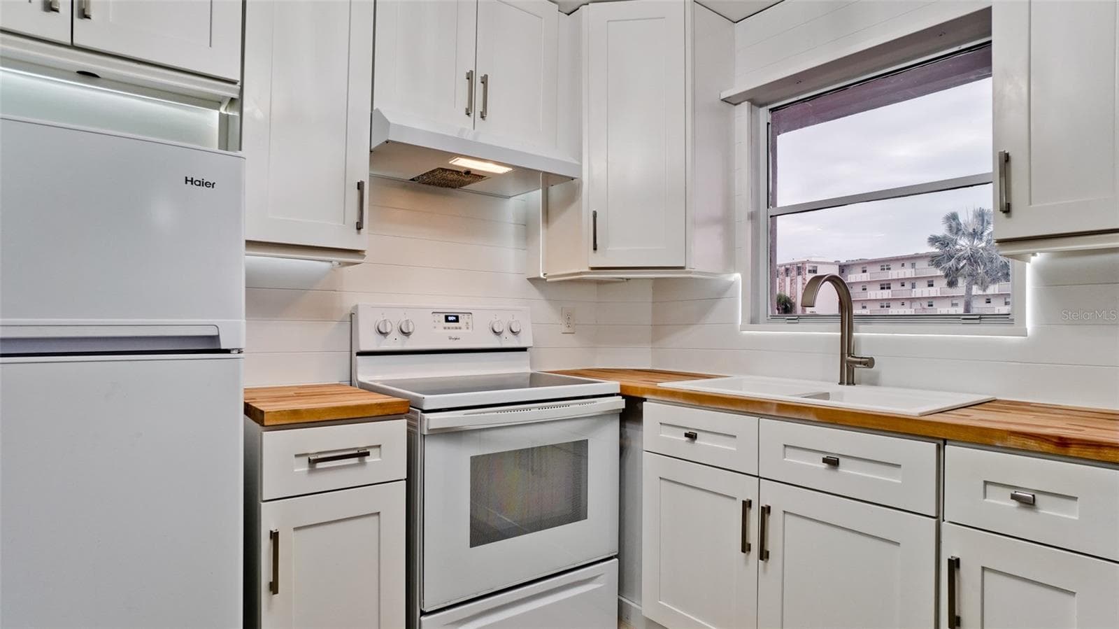 Condominium at 4210 IRONWOOD CIR #204J, BRADENTON, photo 9 of 40