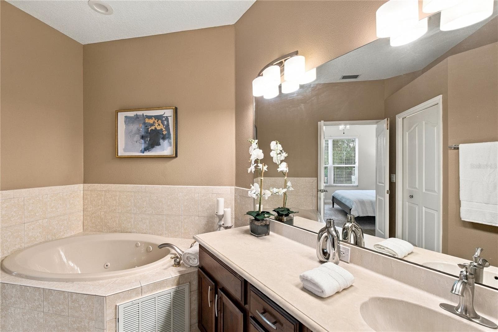 Villa at 10719 ASHFORD OAKS DR, TAMPA, photo 28 of 56