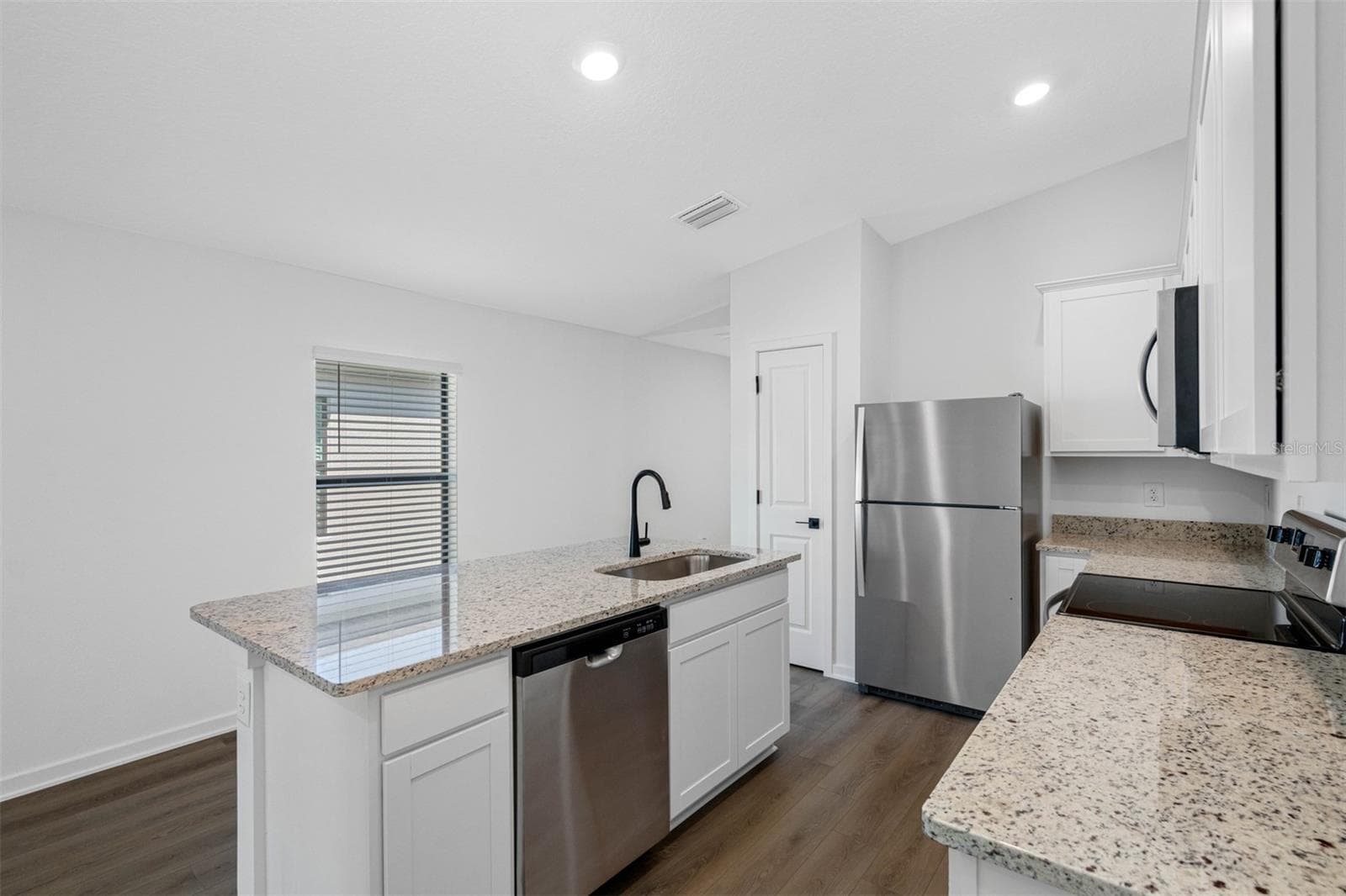 Single Family Residence at 5330 CAP RD, BROOKSVILLE, photo 4 of 15