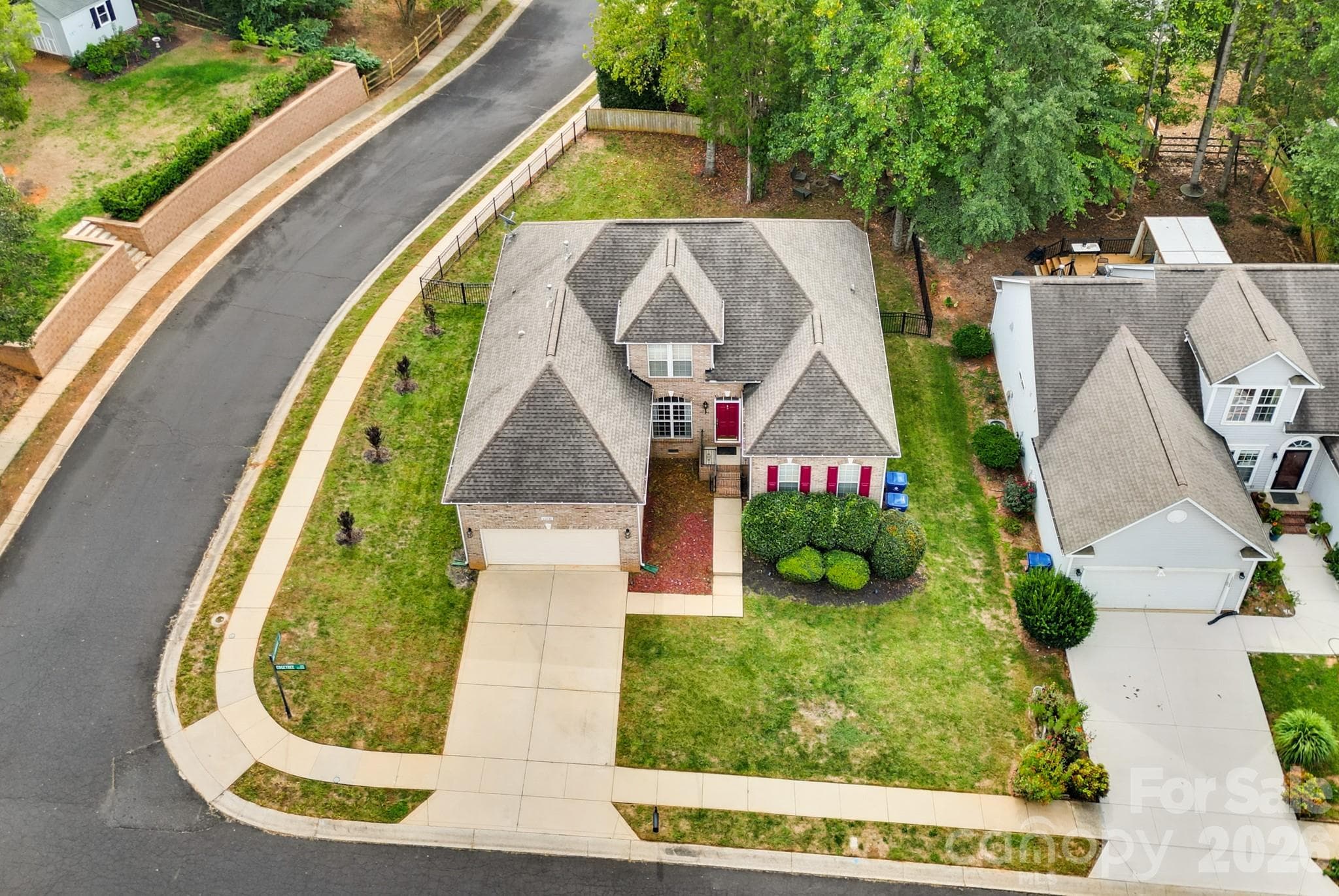 Single Family Residence at 13330 Edgetree Drive, Pineville, photo 2 of 44