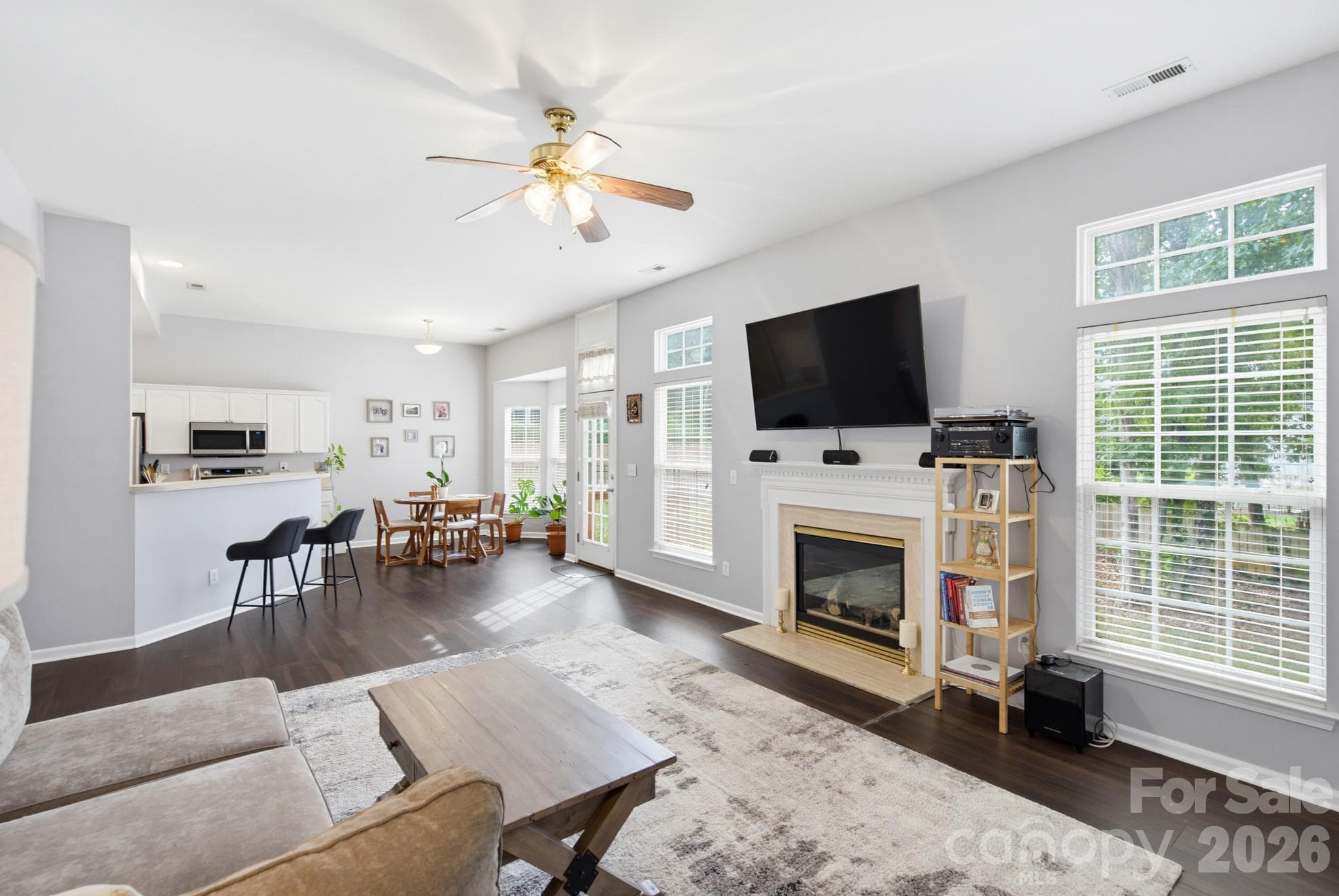 Single Family Residence at 13330 Edgetree Drive, Pineville, photo 8 of 44