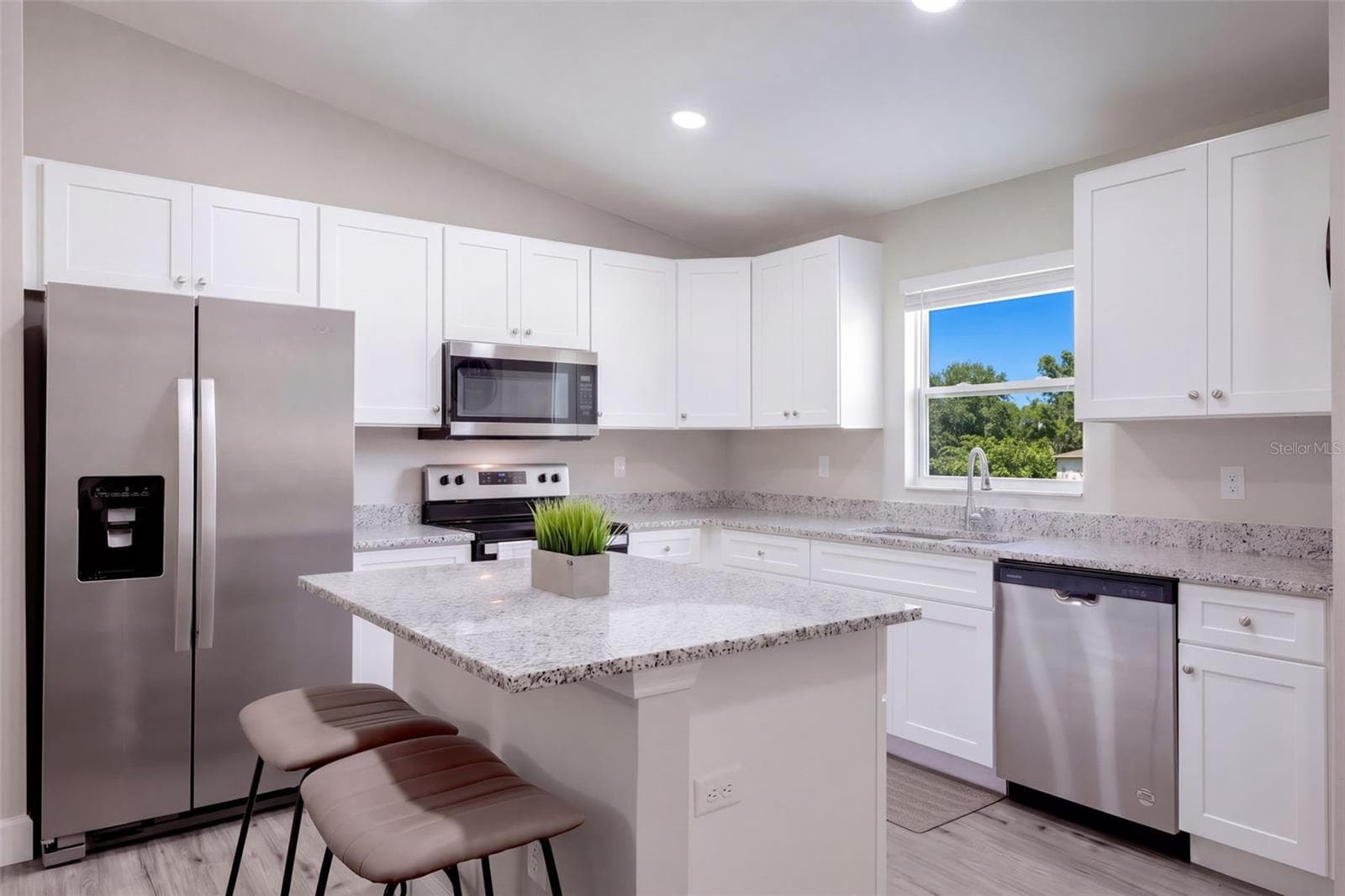 Kitchen - 330 W ELM DR, ORANGE CITY