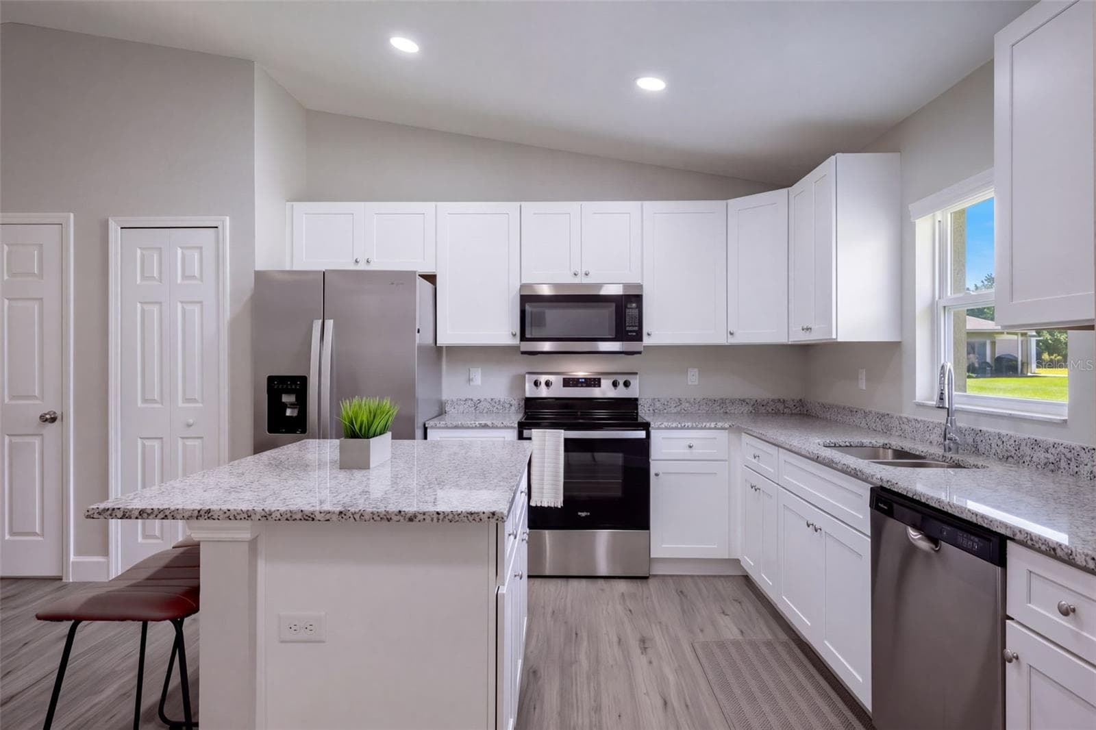 Kitchen - 330 W ELM DR, ORANGE CITY