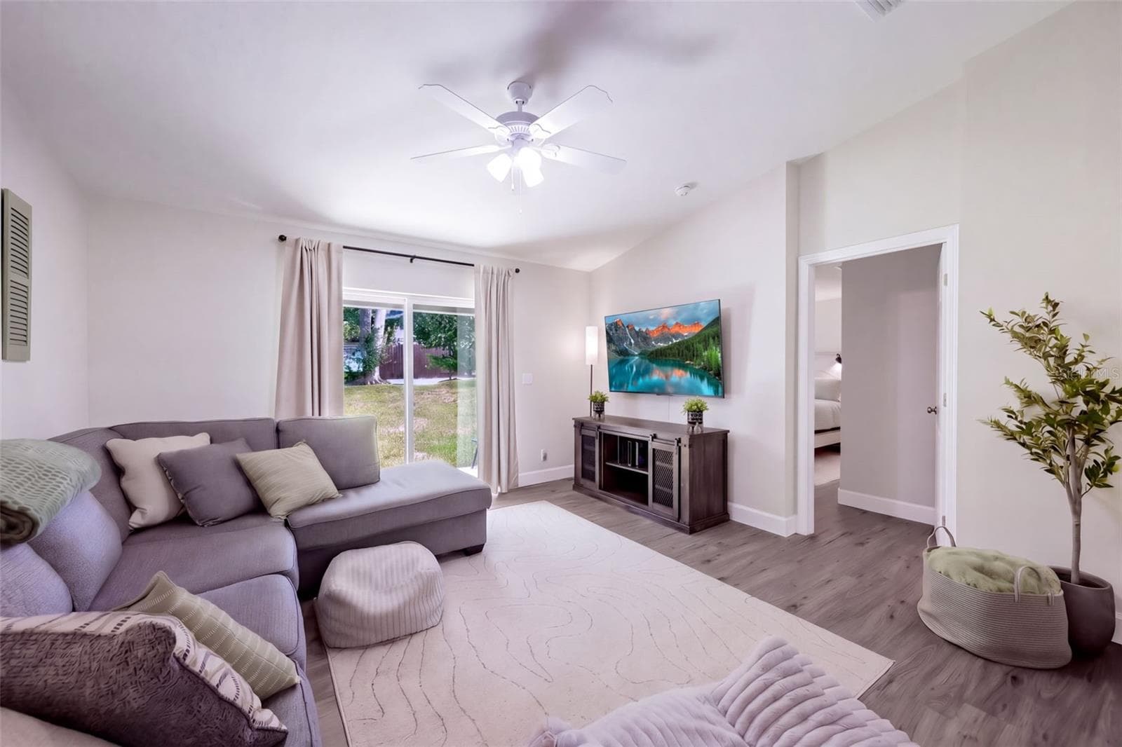 Living room - 330 W ELM DR, ORANGE CITY