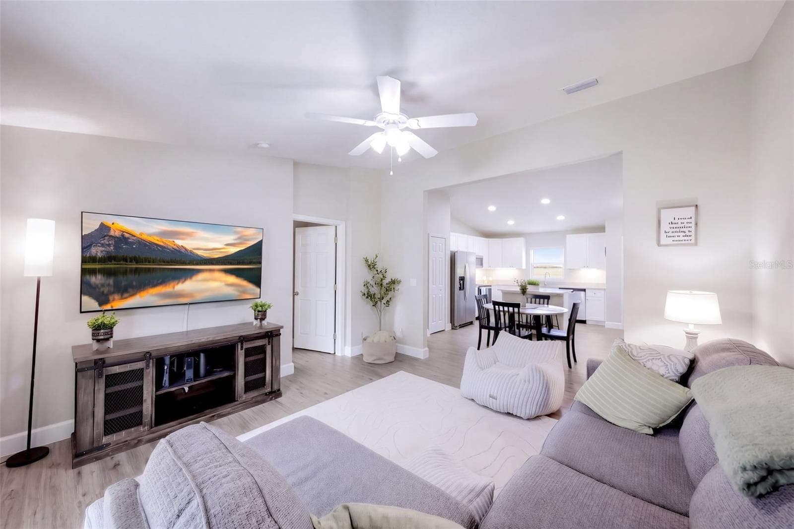 Living room - 330 W ELM DR, ORANGE CITY