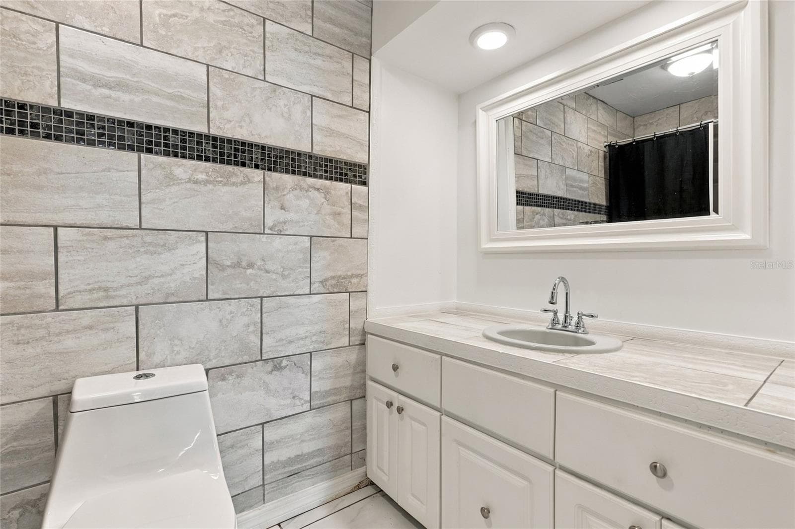 Private Ensuite Bathroom Conveniently Located Off the Primary Bedroom - 2629 JAMAICA ST #1, SARASOTA