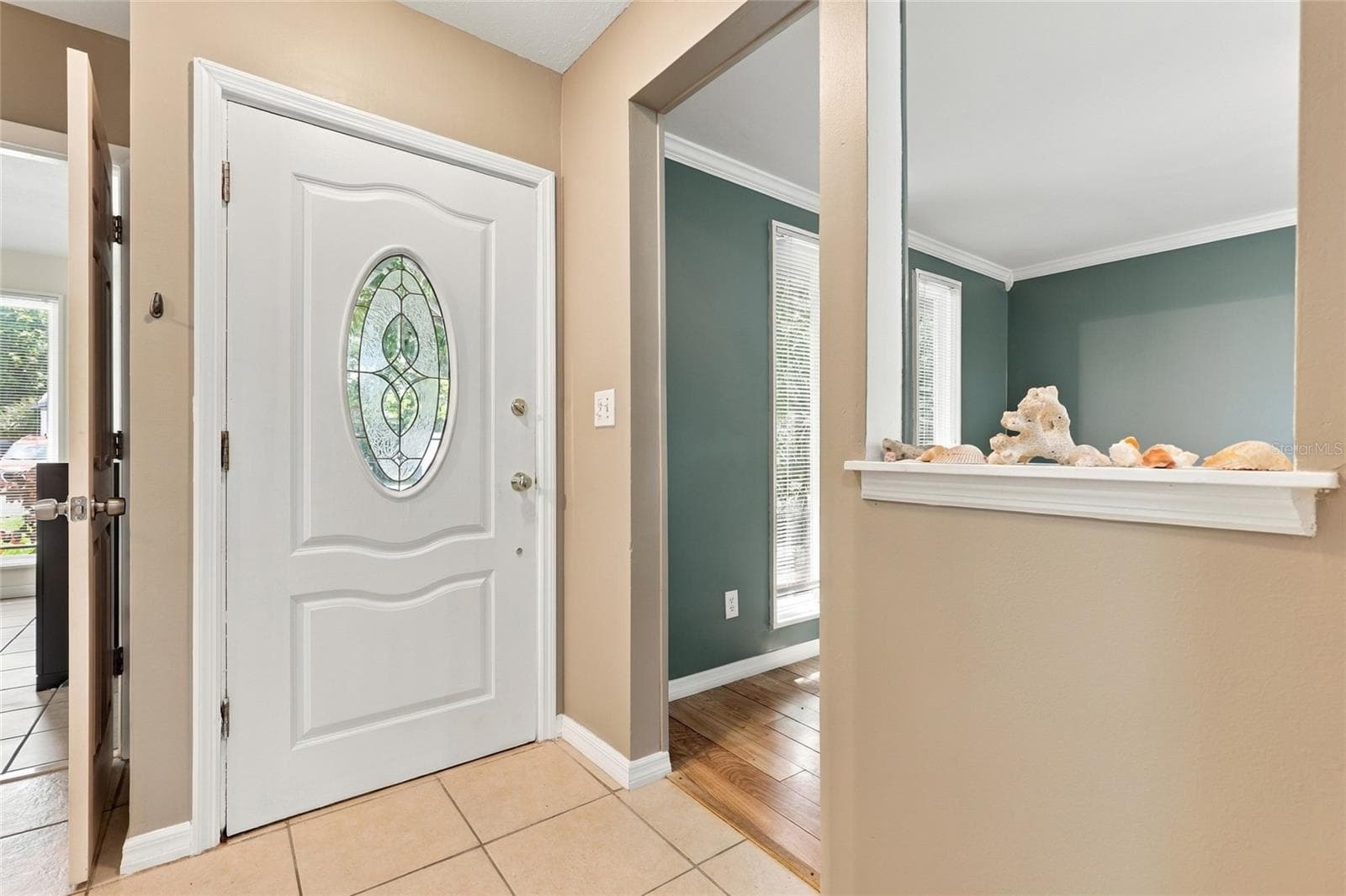 Welcoming Foyer Offering a Warm First Impression of the Home - 2629 JAMAICA ST #1, SARASOTA